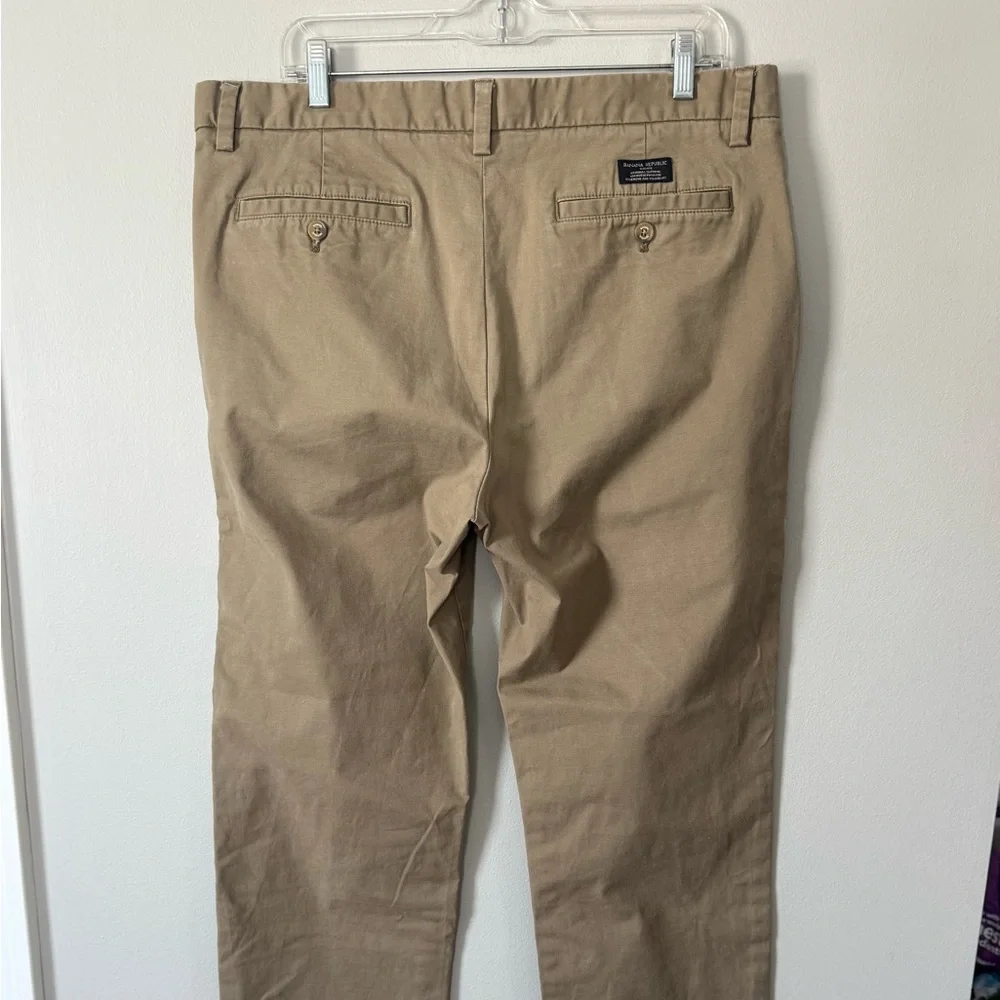 Banana Republic Emerson Chino Pants Beige Flat Front Men’s Size 35x31